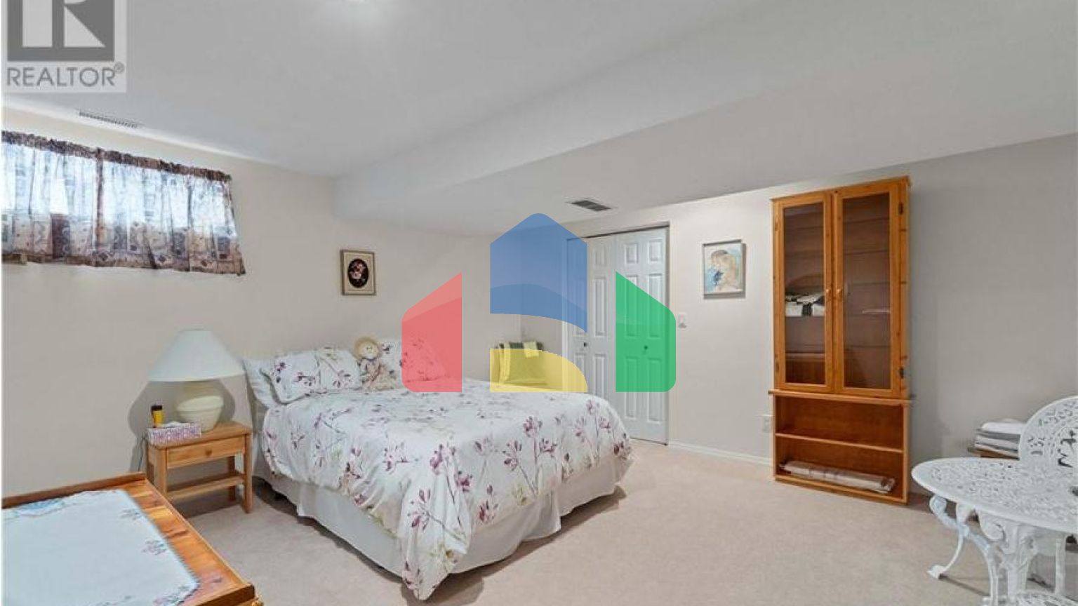 Residential - Single Family Home - Salmon Arm, Canada - Canada