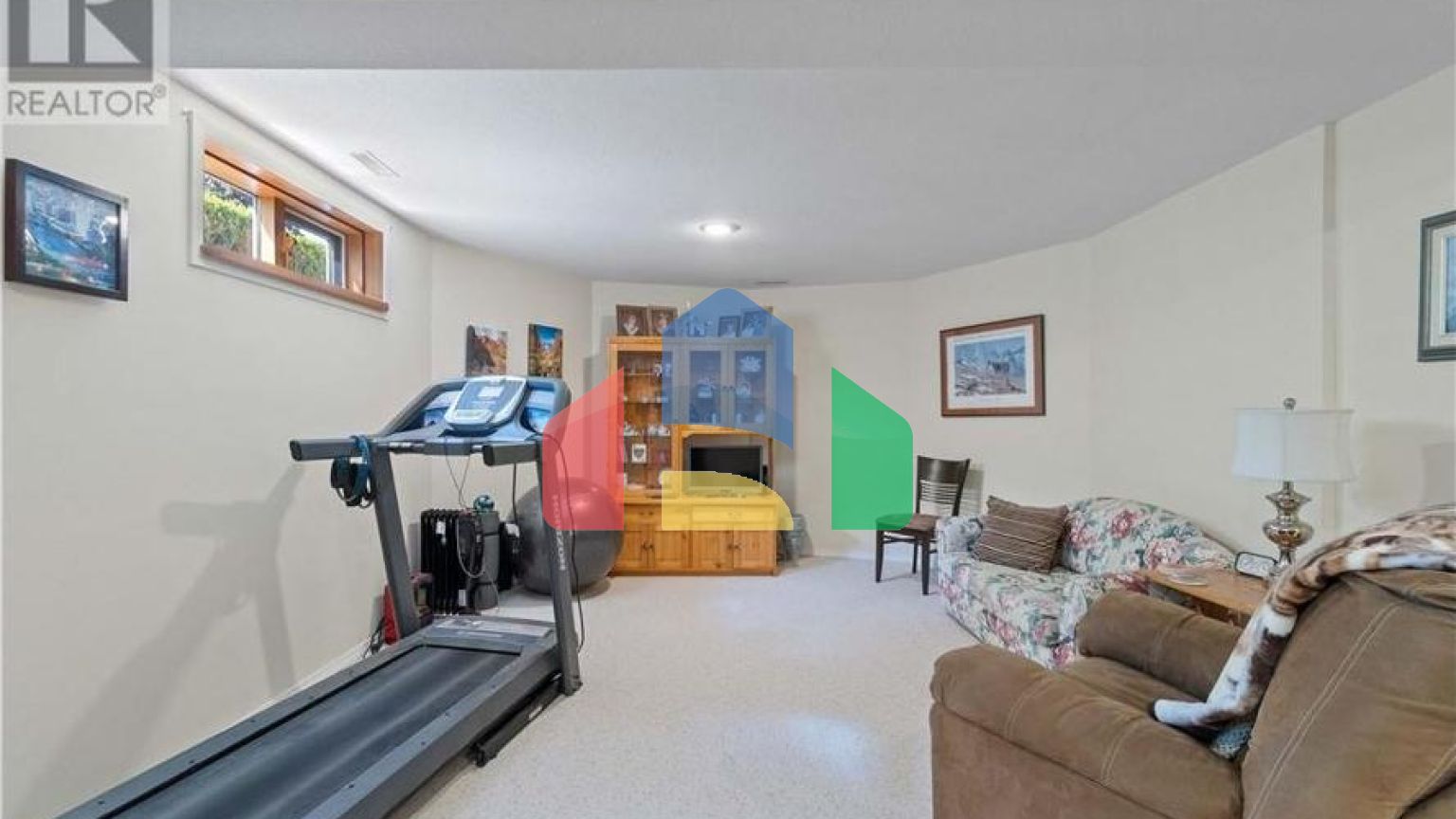 Residential - Single Family Home - Salmon Arm, Canada - Canada