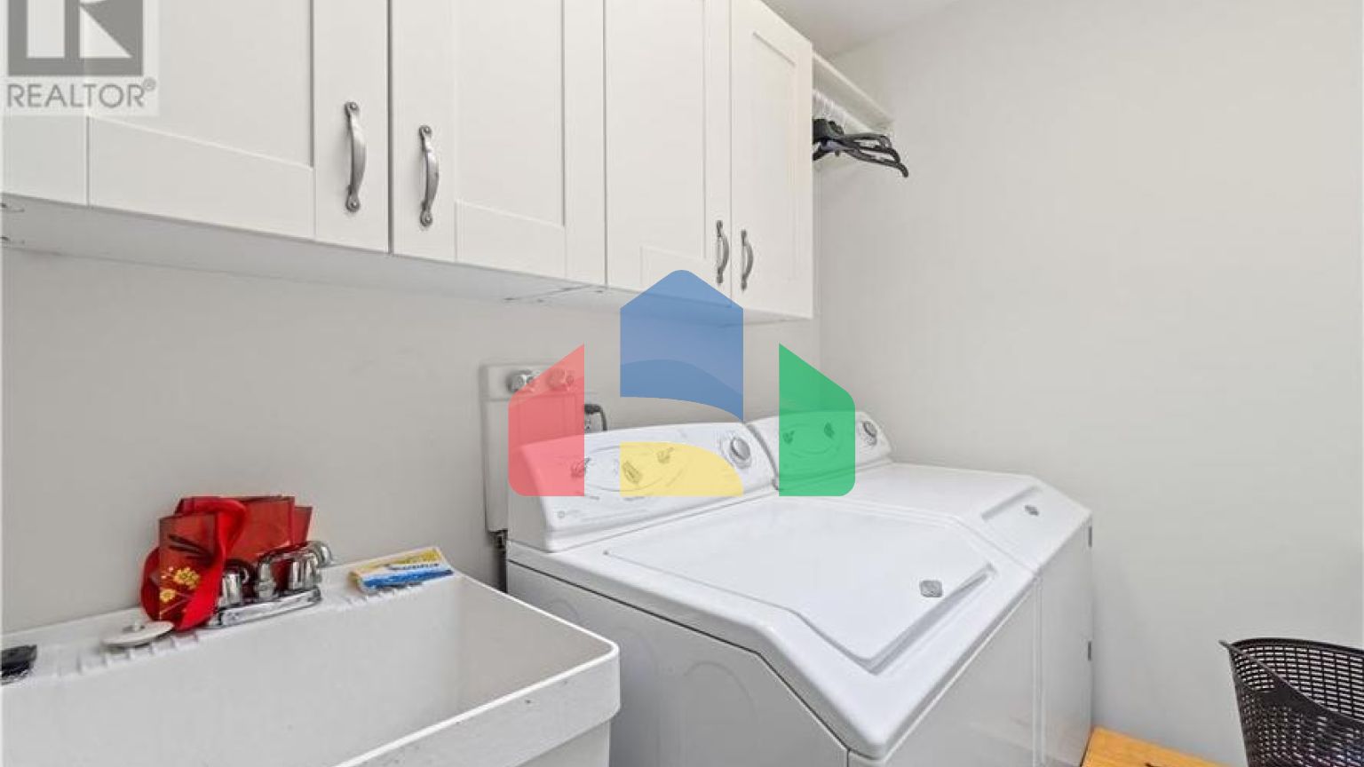 Residential - Single Family Home - Salmon Arm, Canada - Canada