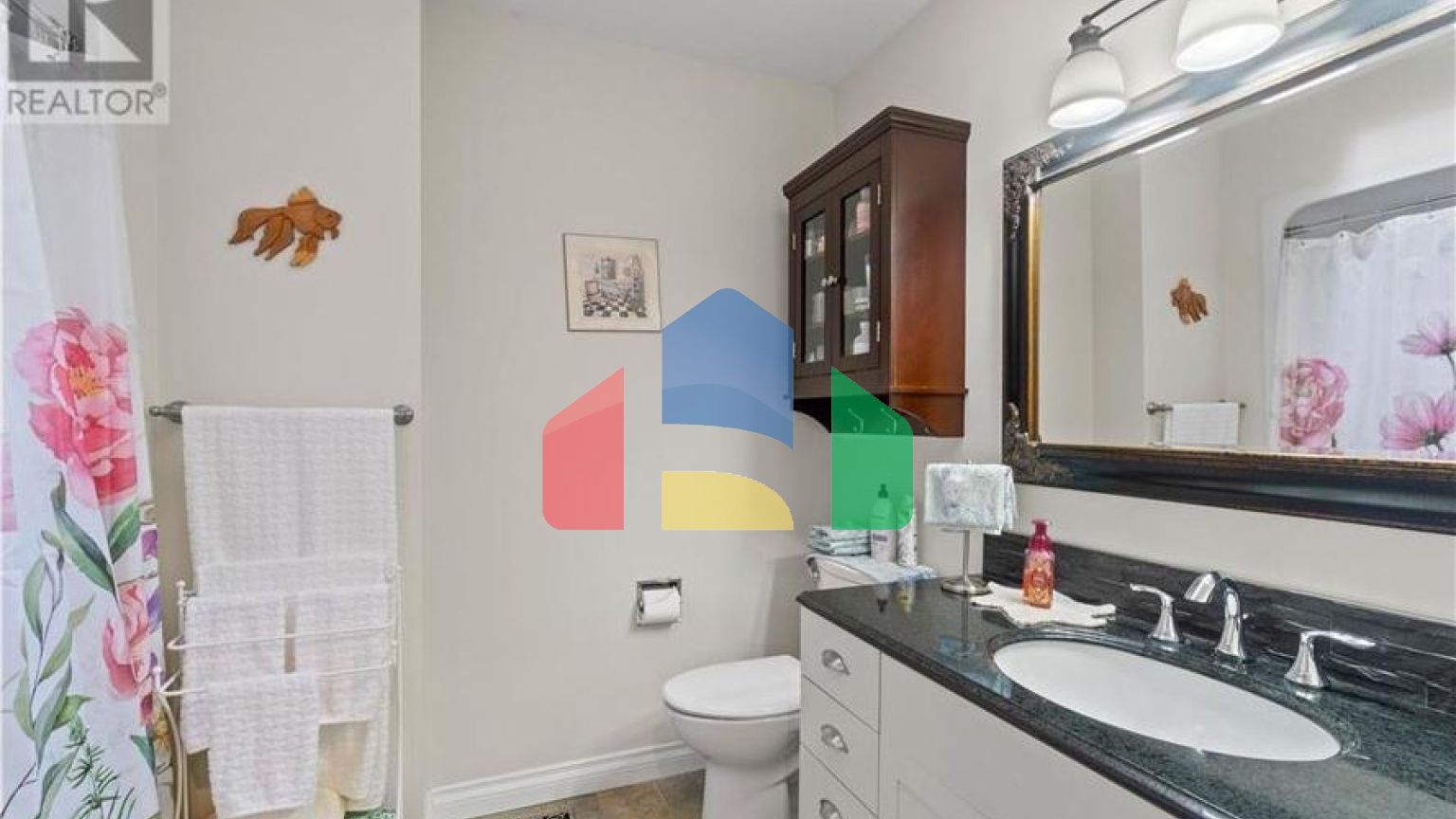 Residential - Single Family Home - Salmon Arm, Canada - Canada