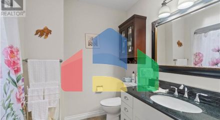 Residential - Single Family Home - Salmon Arm, Canada - Canada