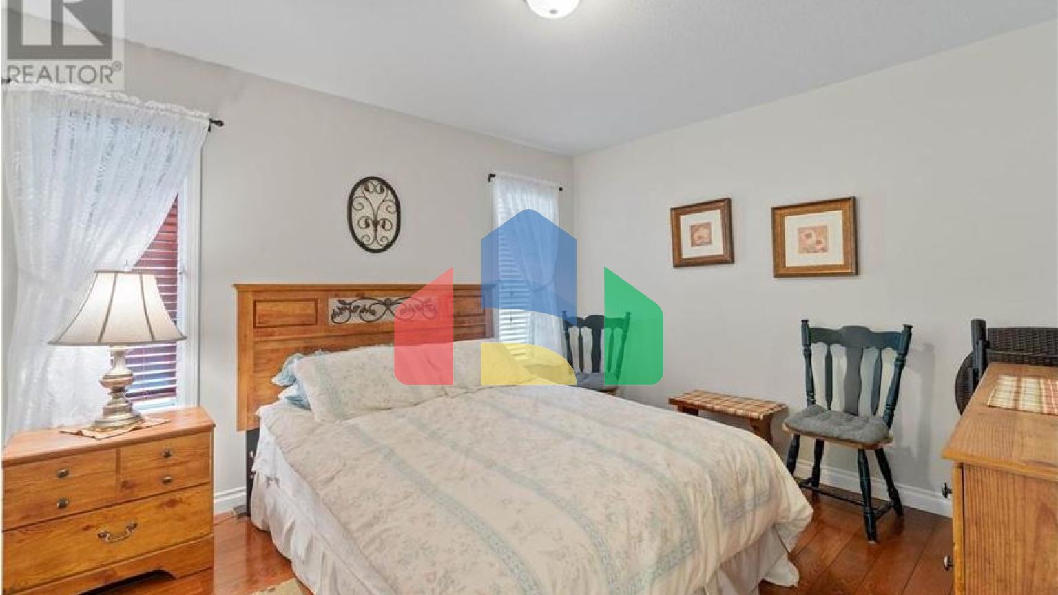 Residential - Single Family Home - Salmon Arm, Canada - Canada