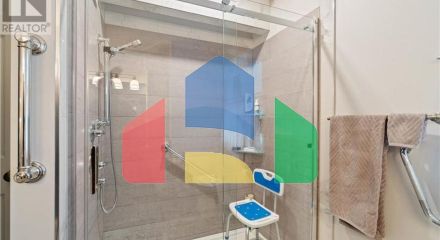 Residential - Single Family Home - Salmon Arm, Canada - Canada