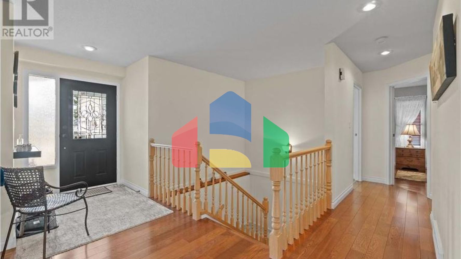 Residential - Single Family Home - Salmon Arm, Canada - Canada