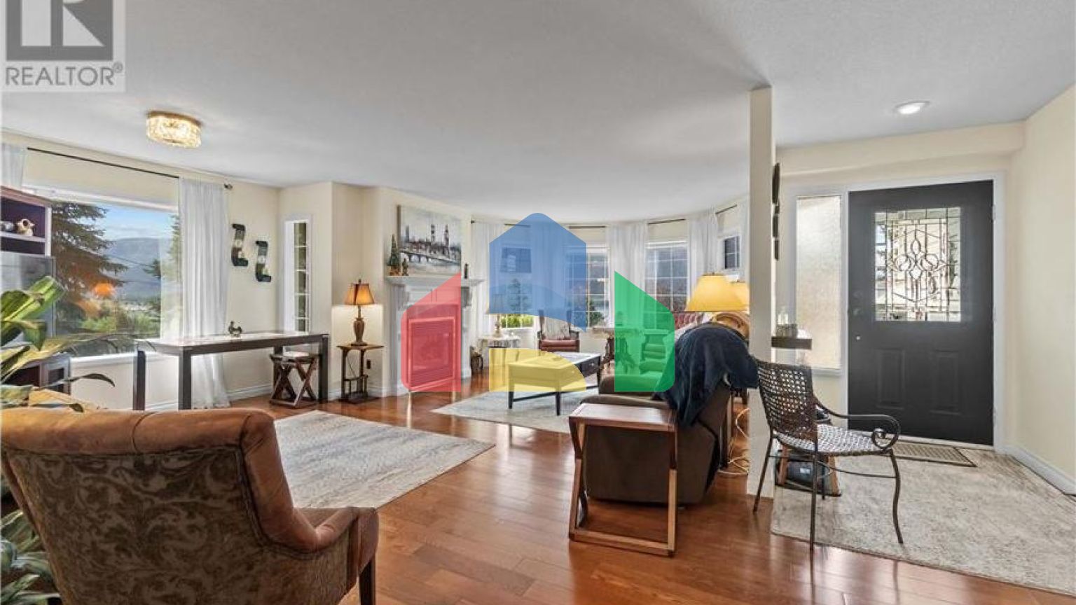 Residential - Single Family Home - Salmon Arm, Canada - Canada