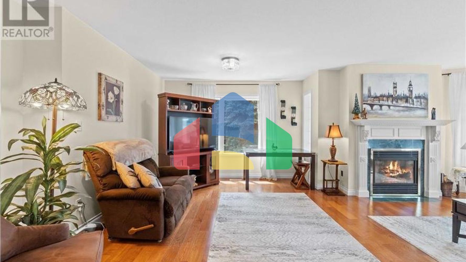 Residential - Single Family Home - Salmon Arm, Canada - Canada