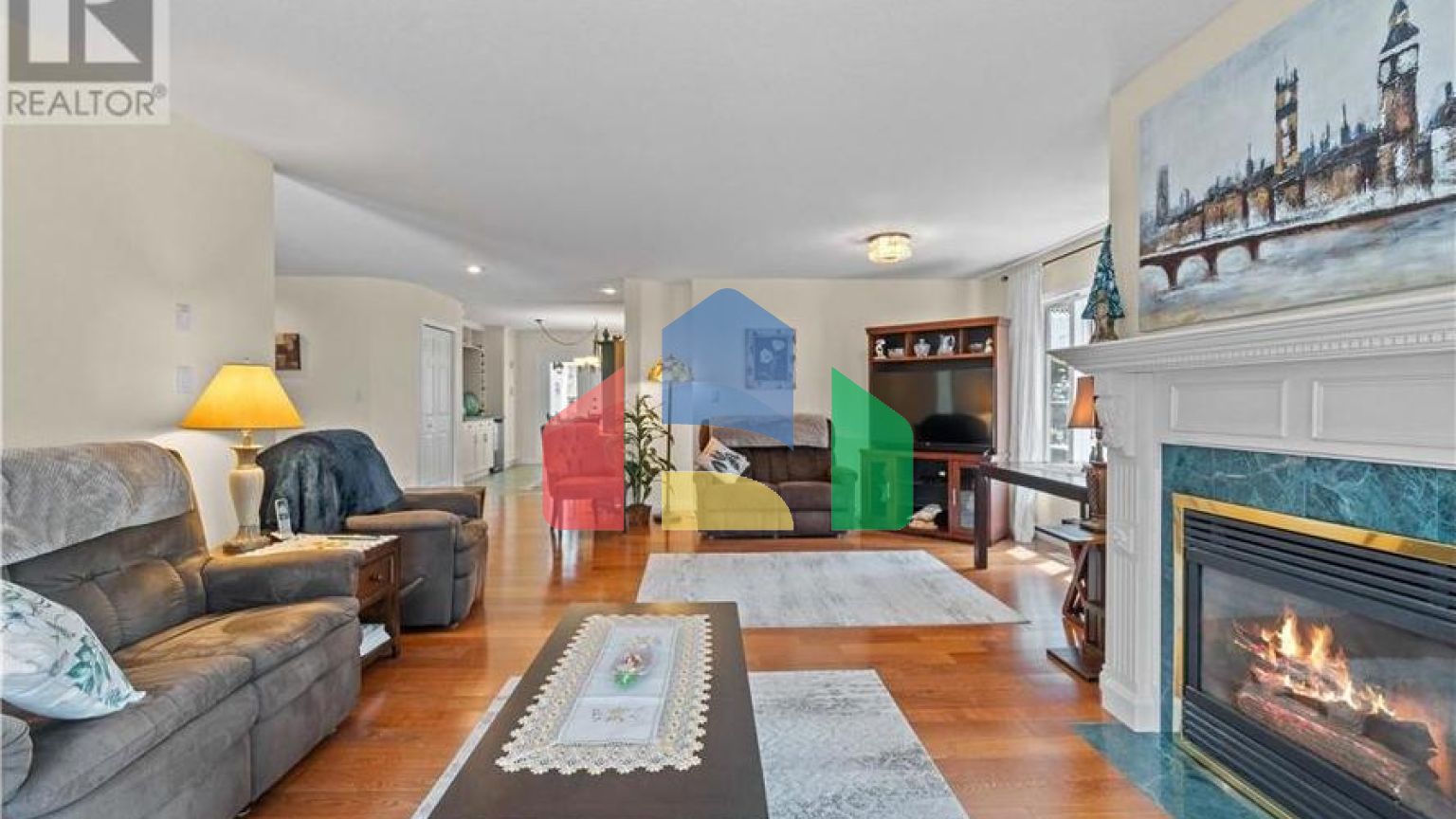 Residential - Single Family Home - Salmon Arm, Canada - Canada