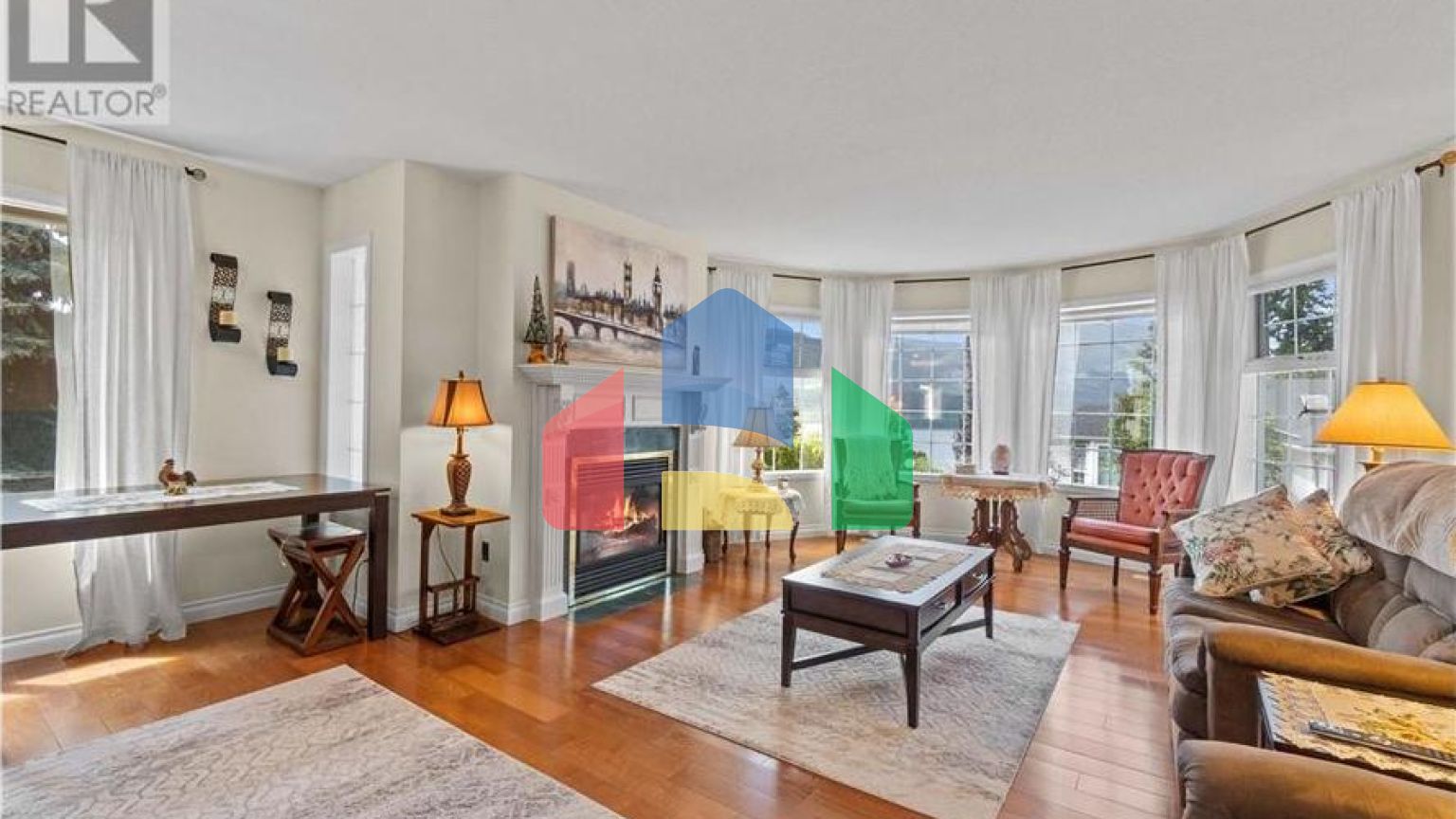 Residential - Single Family Home - Salmon Arm, Canada - Canada