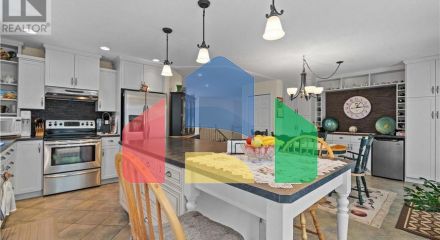 Residential - Single Family Home - Salmon Arm, Canada - Canada