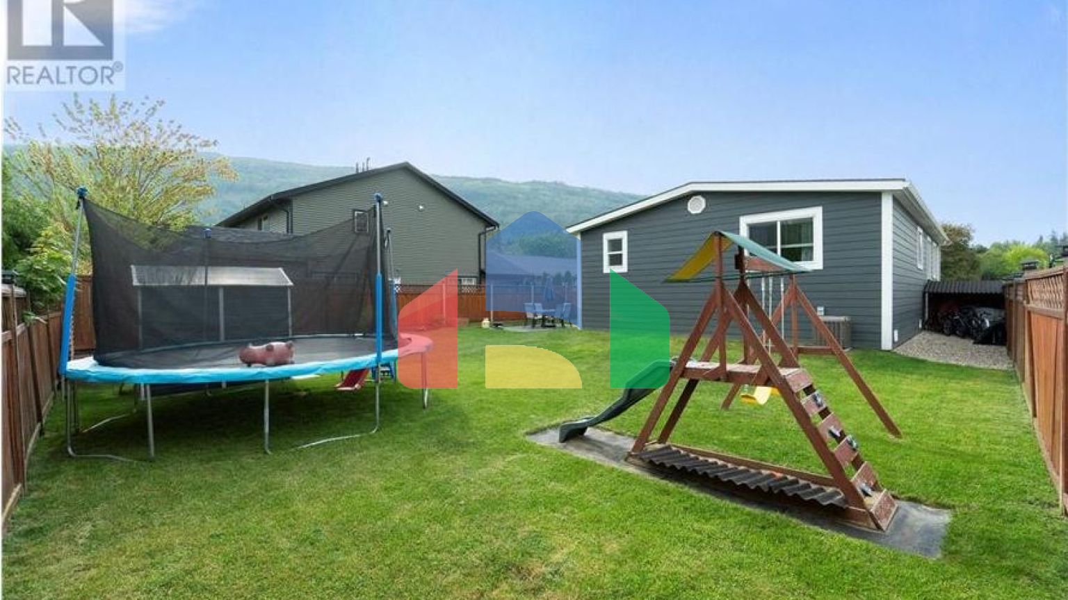 Residential - Single Family Home - Salmon Arm, Canada - Canada