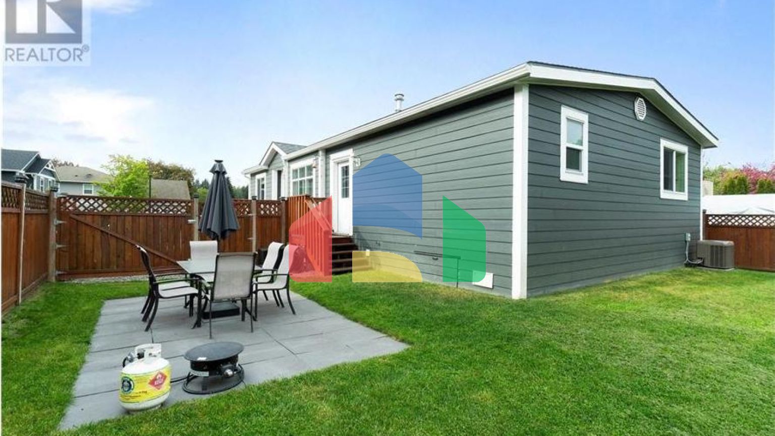 Residential - Single Family Home - Salmon Arm, Canada - Canada