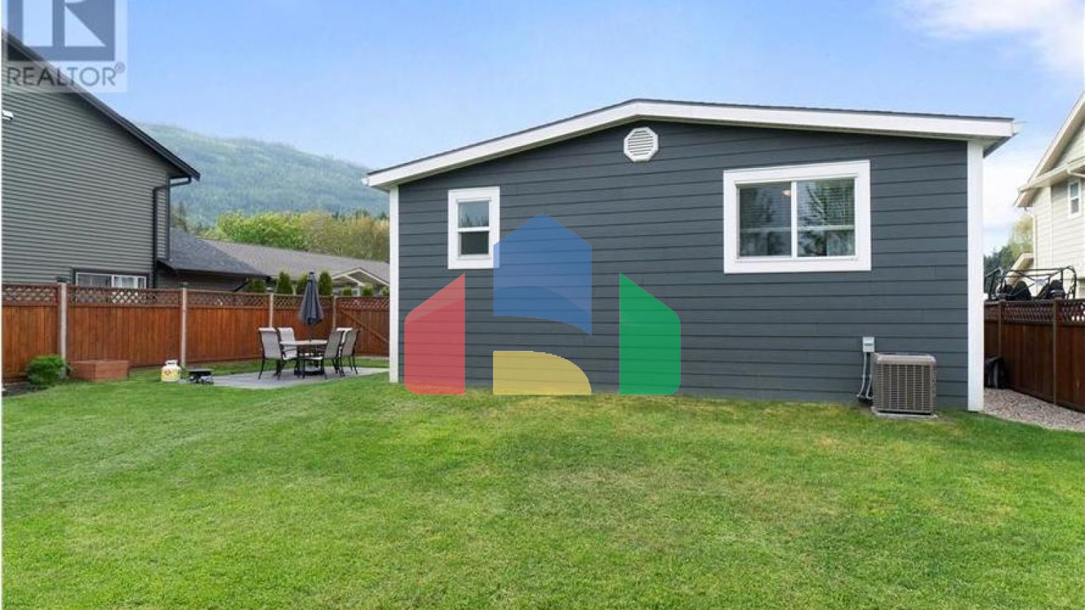 Residential - Single Family Home - Salmon Arm, Canada - Canada