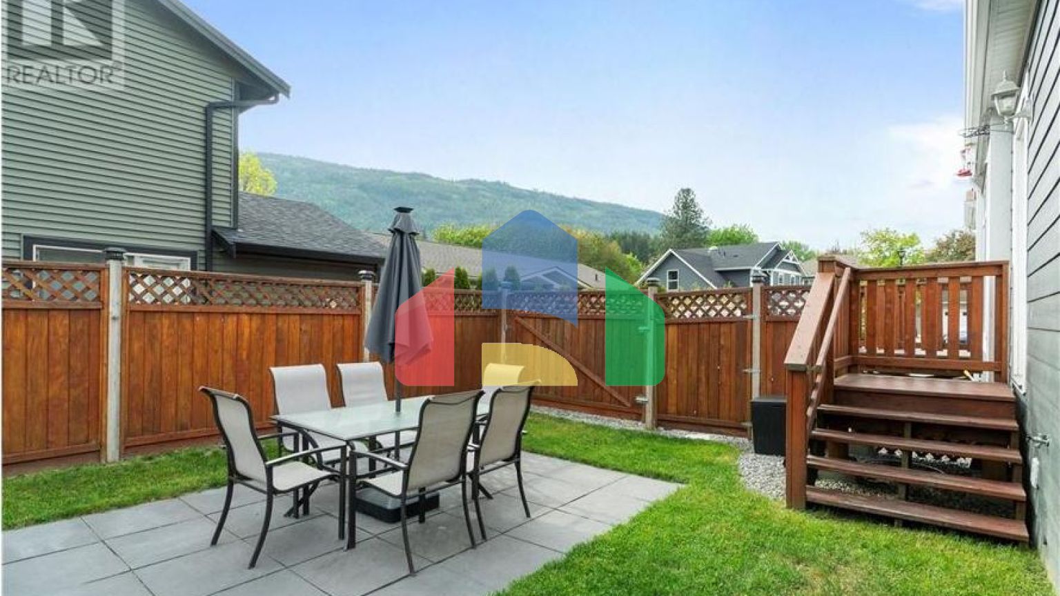 Residential - Single Family Home - Salmon Arm, Canada - Canada