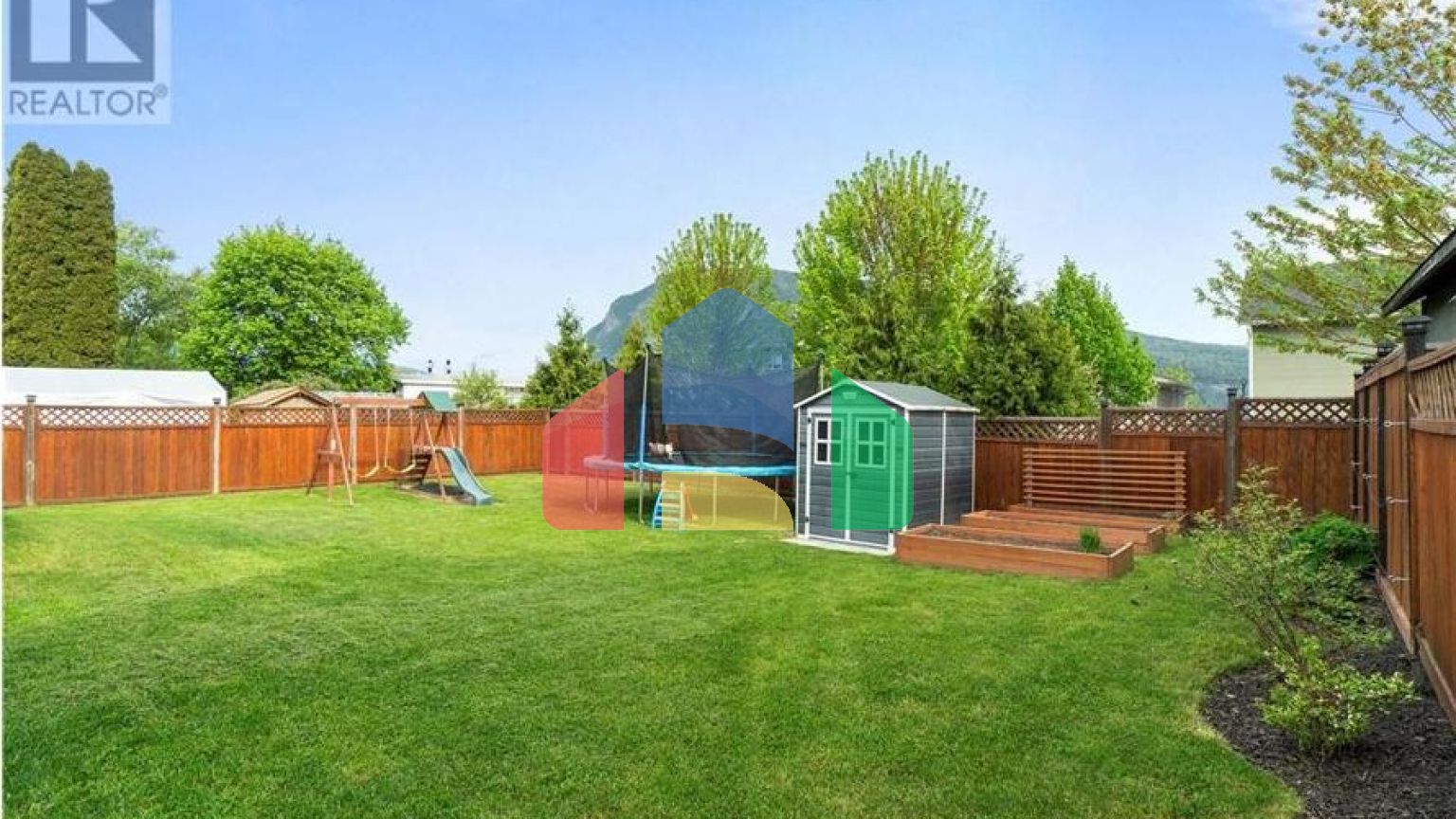 Residential - Single Family Home - Salmon Arm, Canada - Canada