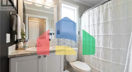 Residential - Single Family Home - Salmon Arm, Canada - Canada