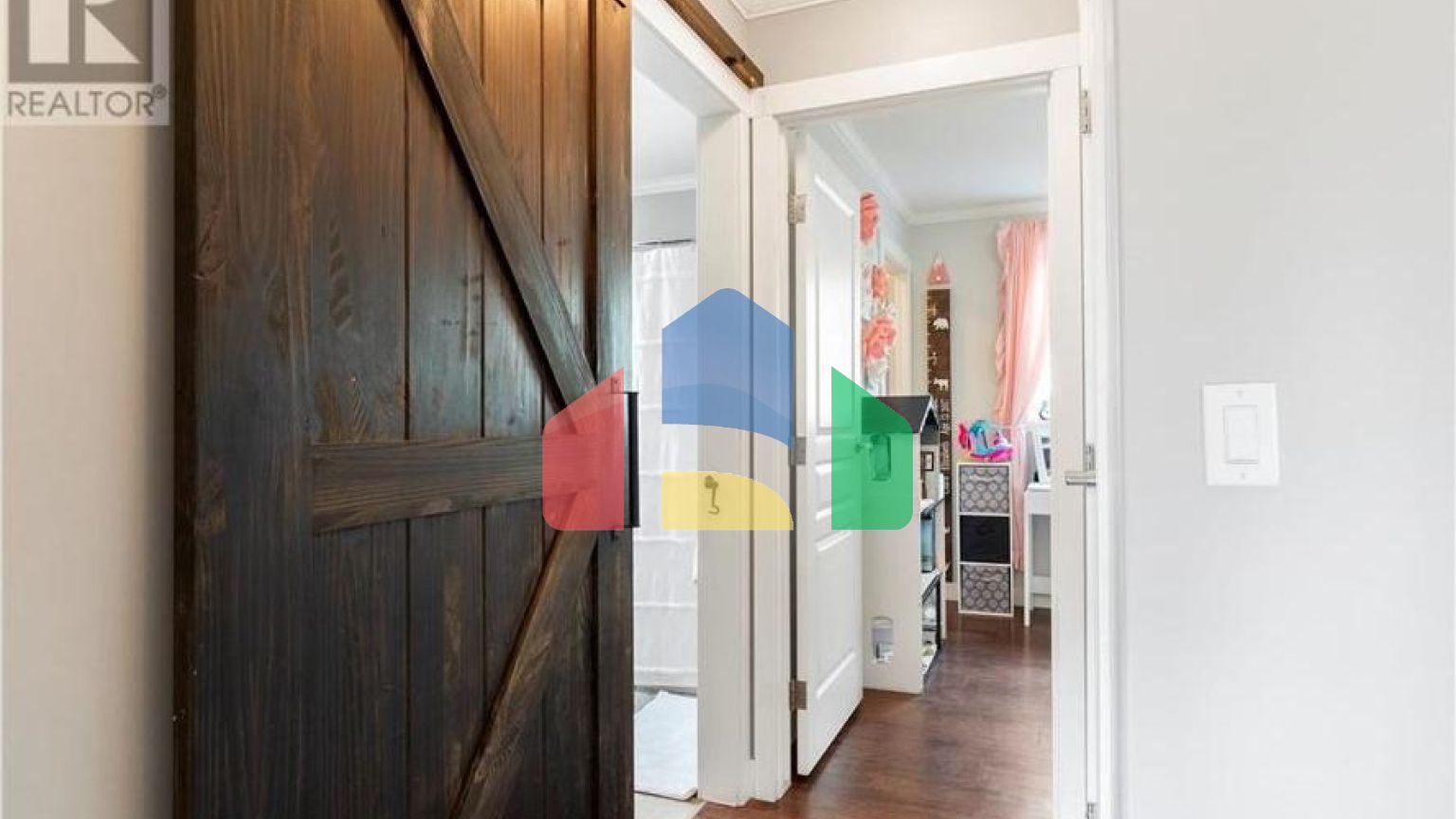 Residential - Single Family Home - Salmon Arm, Canada - Canada