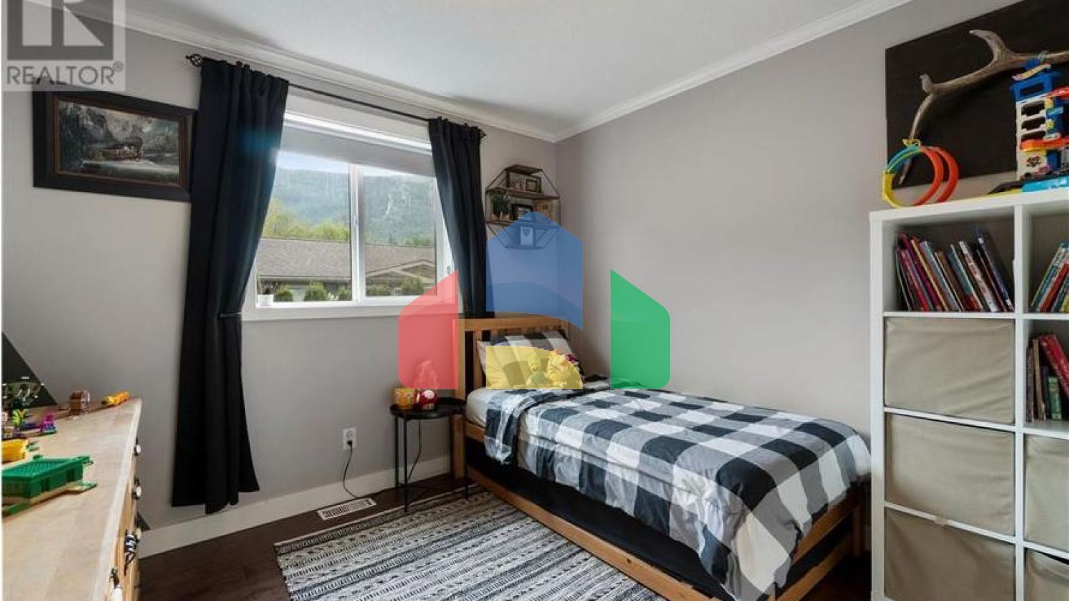 Residential - Single Family Home - Salmon Arm, Canada - Canada