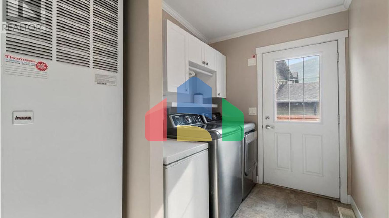 Residential - Single Family Home - Salmon Arm, Canada - Canada