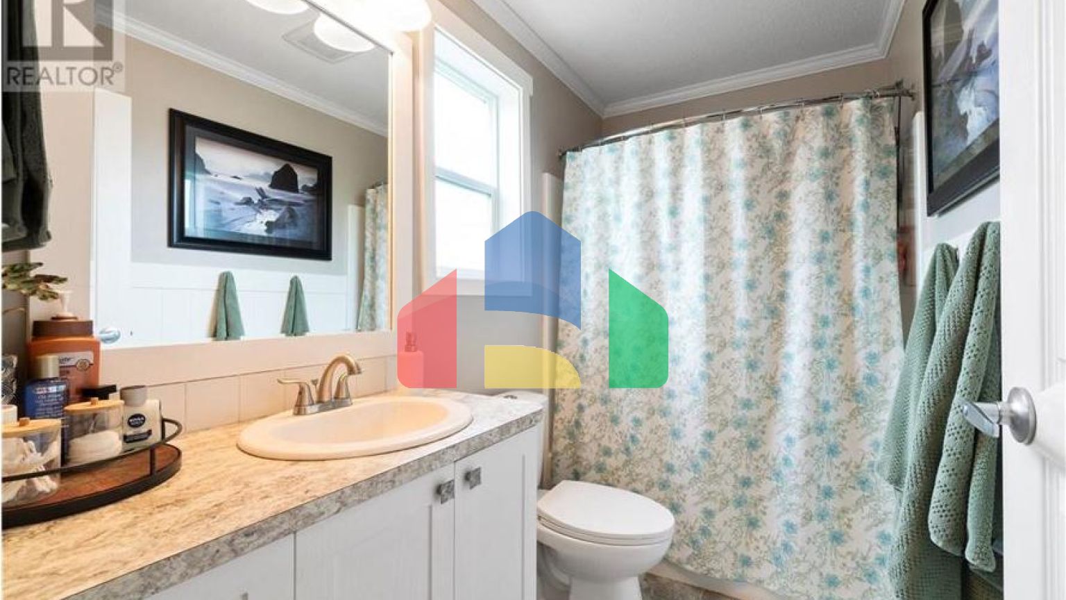 Residential - Single Family Home - Salmon Arm, Canada - Canada