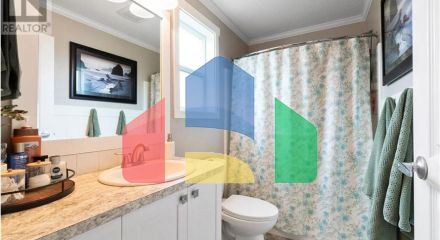 Residential - Single Family Home - Salmon Arm, Canada - Canada