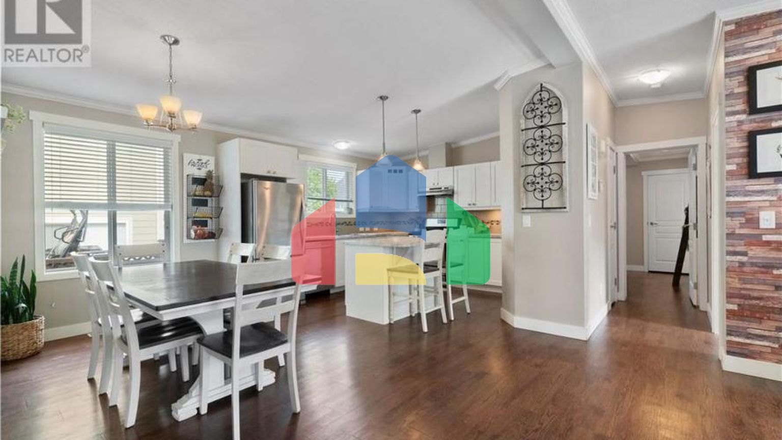 Residential - Single Family Home - Salmon Arm, Canada - Canada