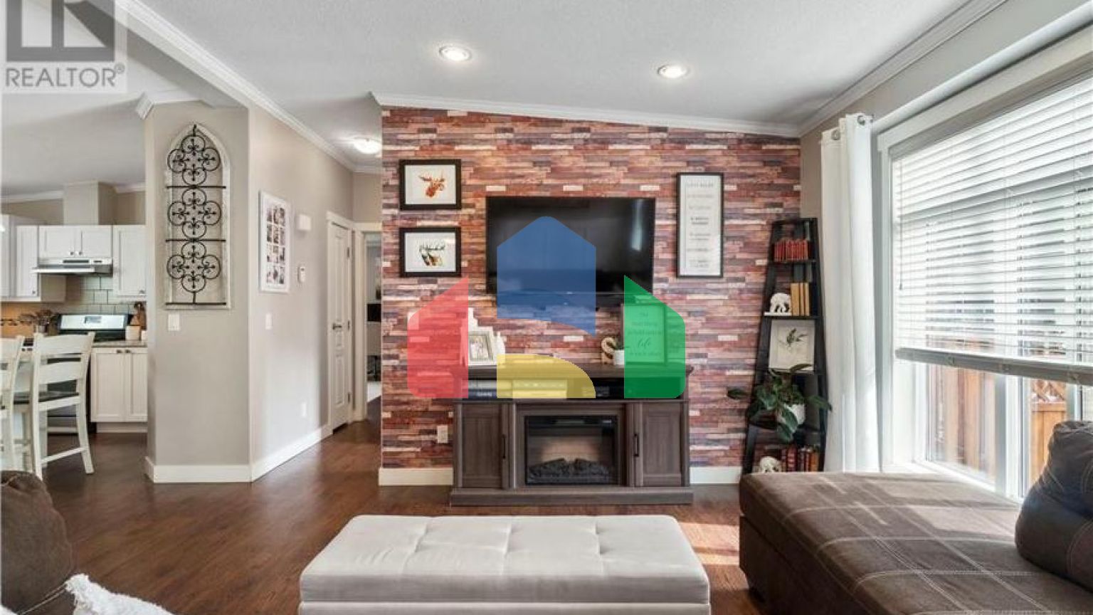 Residential - Single Family Home - Salmon Arm, Canada - Canada