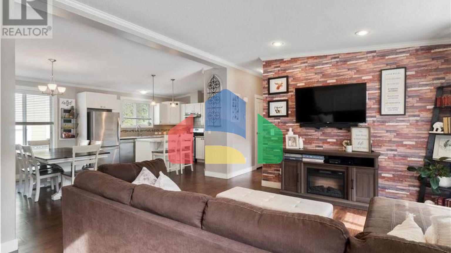 Residential - Single Family Home - Salmon Arm, Canada - Canada