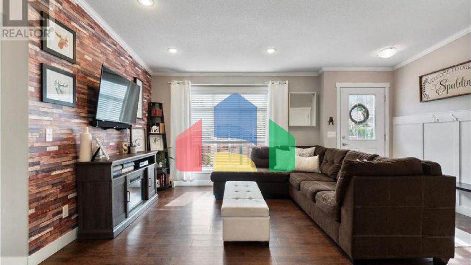 Residential - Single Family Home - Salmon Arm, Canada - Canada