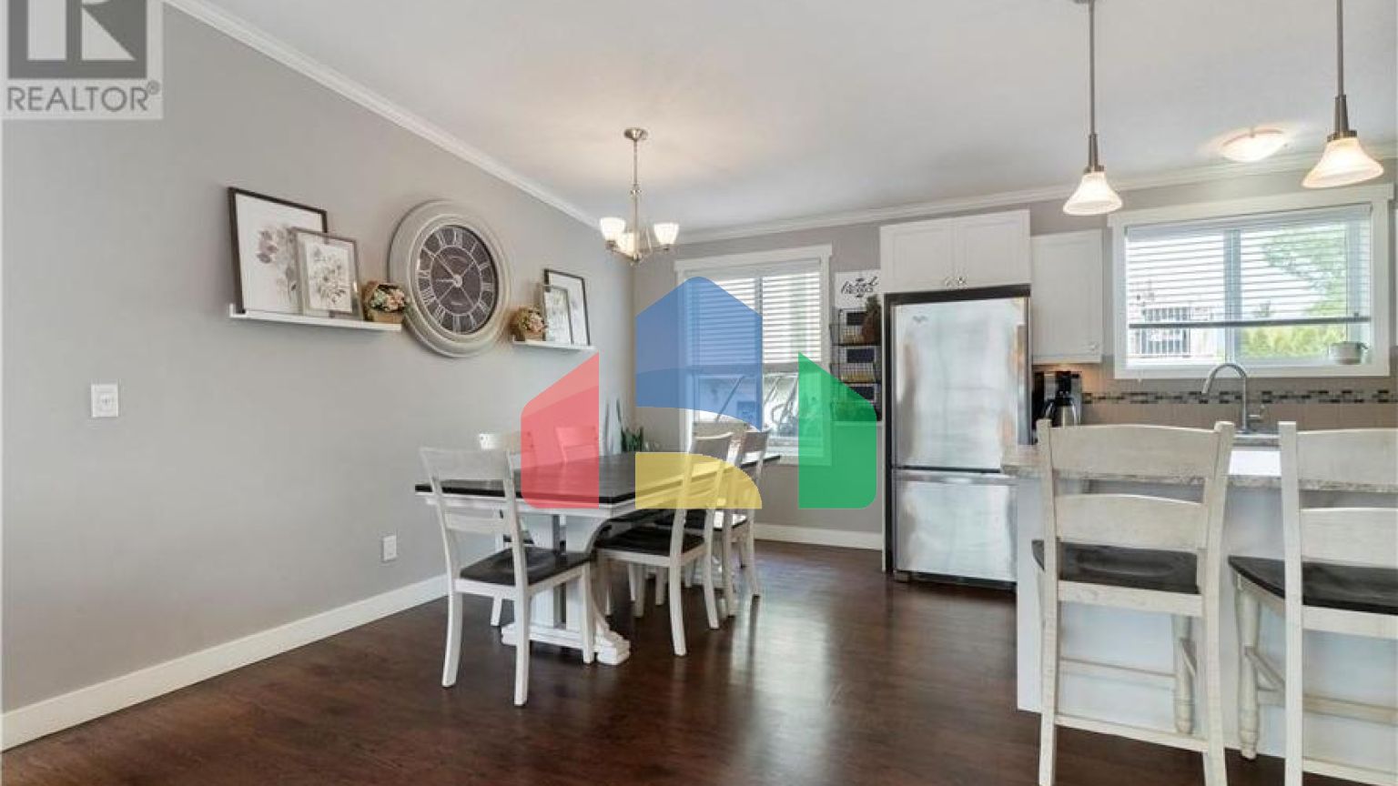 Residential - Single Family Home - Salmon Arm, Canada - Canada