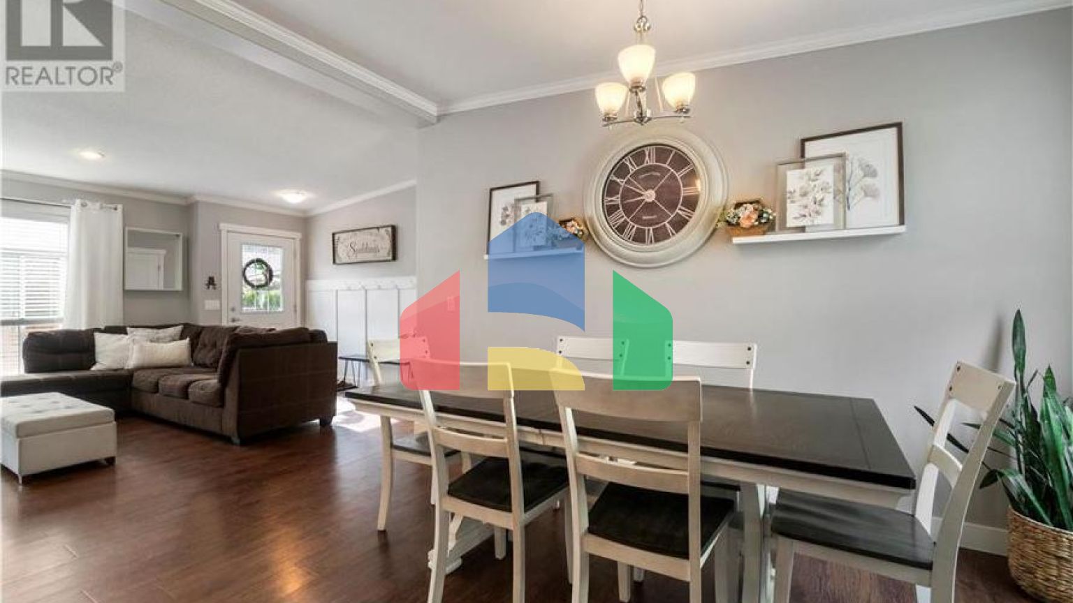 Residential - Single Family Home - Salmon Arm, Canada - Canada