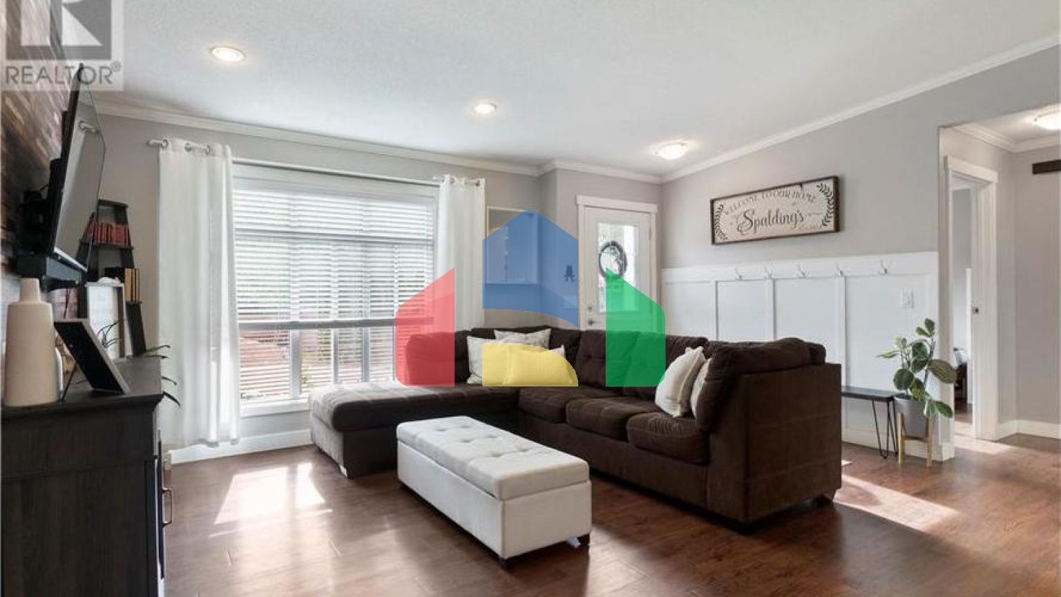 Residential - Single Family Home - Salmon Arm, Canada - Canada