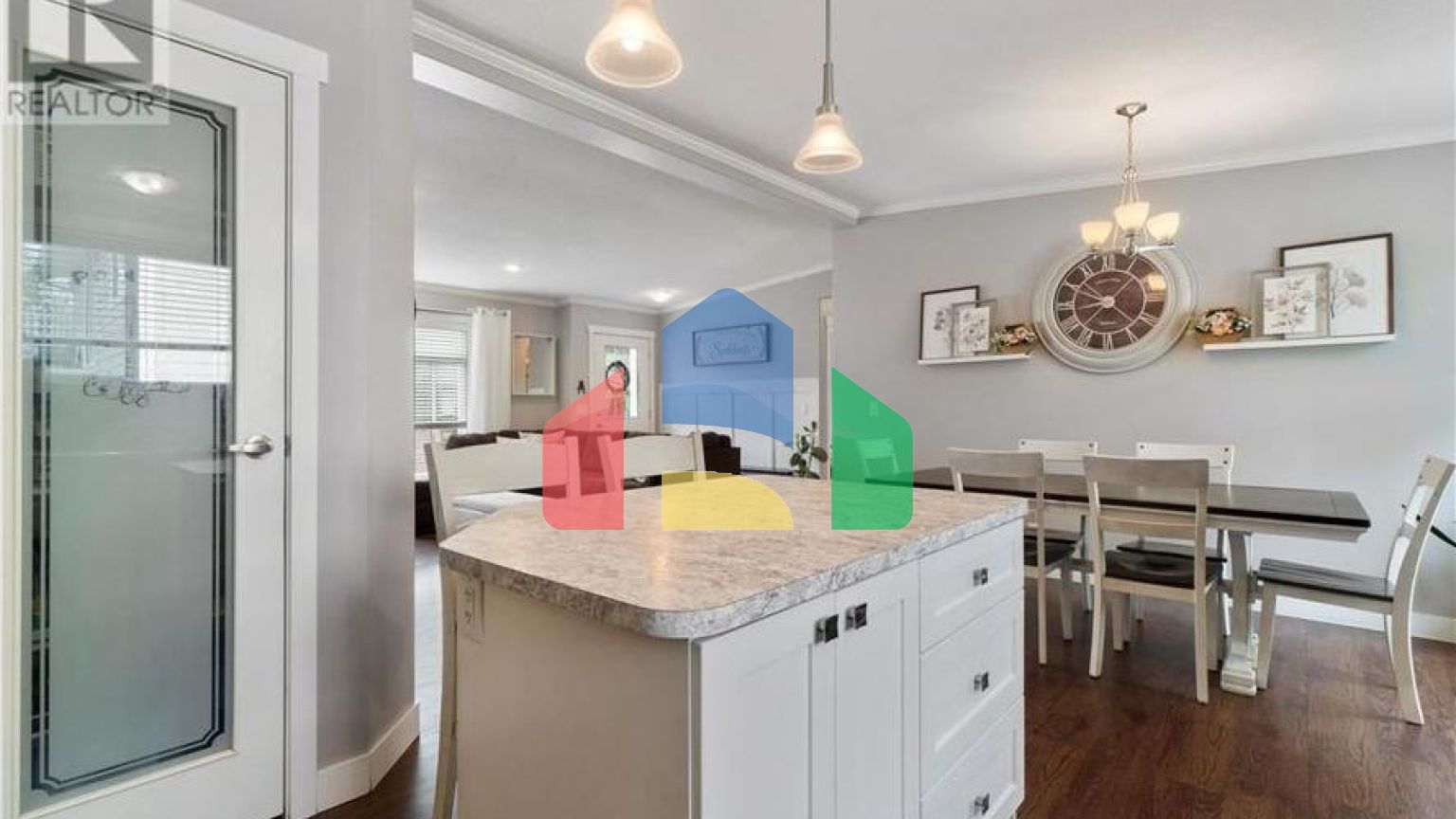 Residential - Single Family Home - Salmon Arm, Canada - Canada