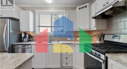 Residential - Single Family Home - Salmon Arm, Canada - Canada