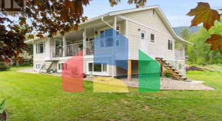 Residential - Single Family Home - Salmon Arm, Canada - Canada