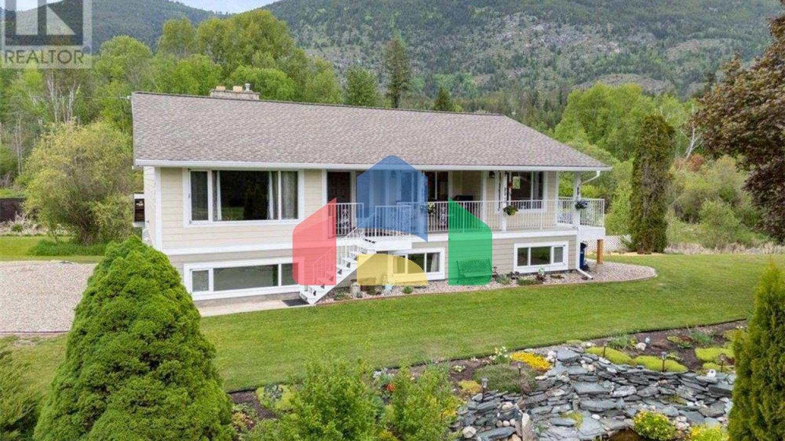 Residential - Single Family Home - Salmon Arm, Canada - Canada