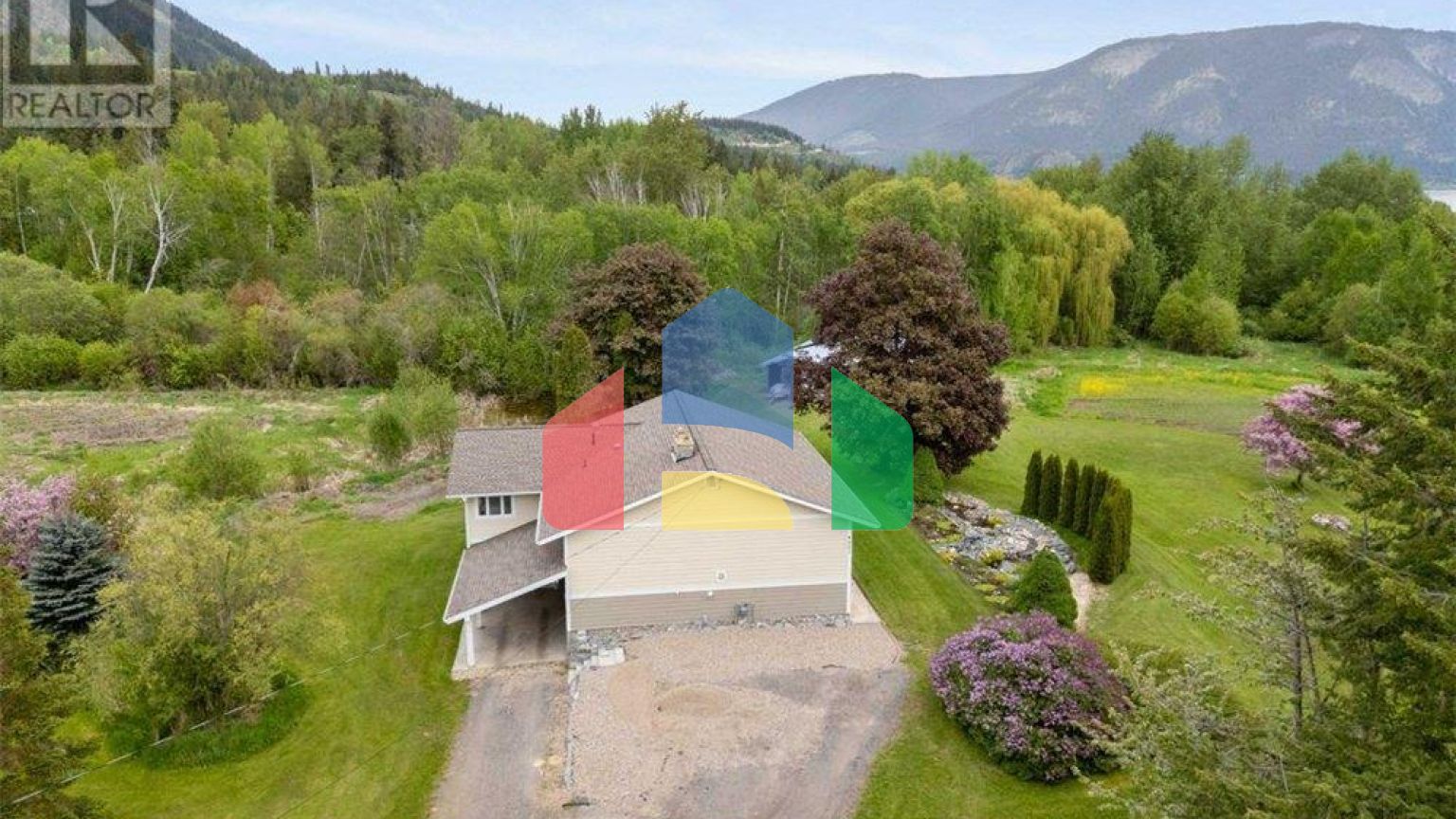 Residential - Single Family Home - Salmon Arm, Canada - Canada