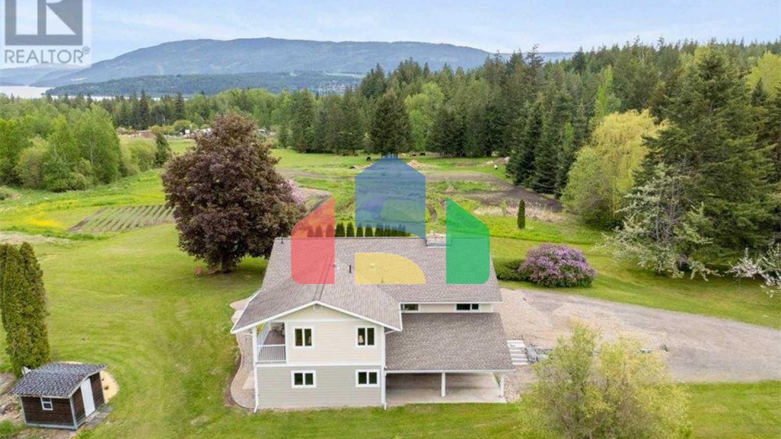 Residential - Single Family Home - Salmon Arm, Canada - Canada