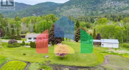 Residential - Single Family Home - Salmon Arm, Canada - Canada