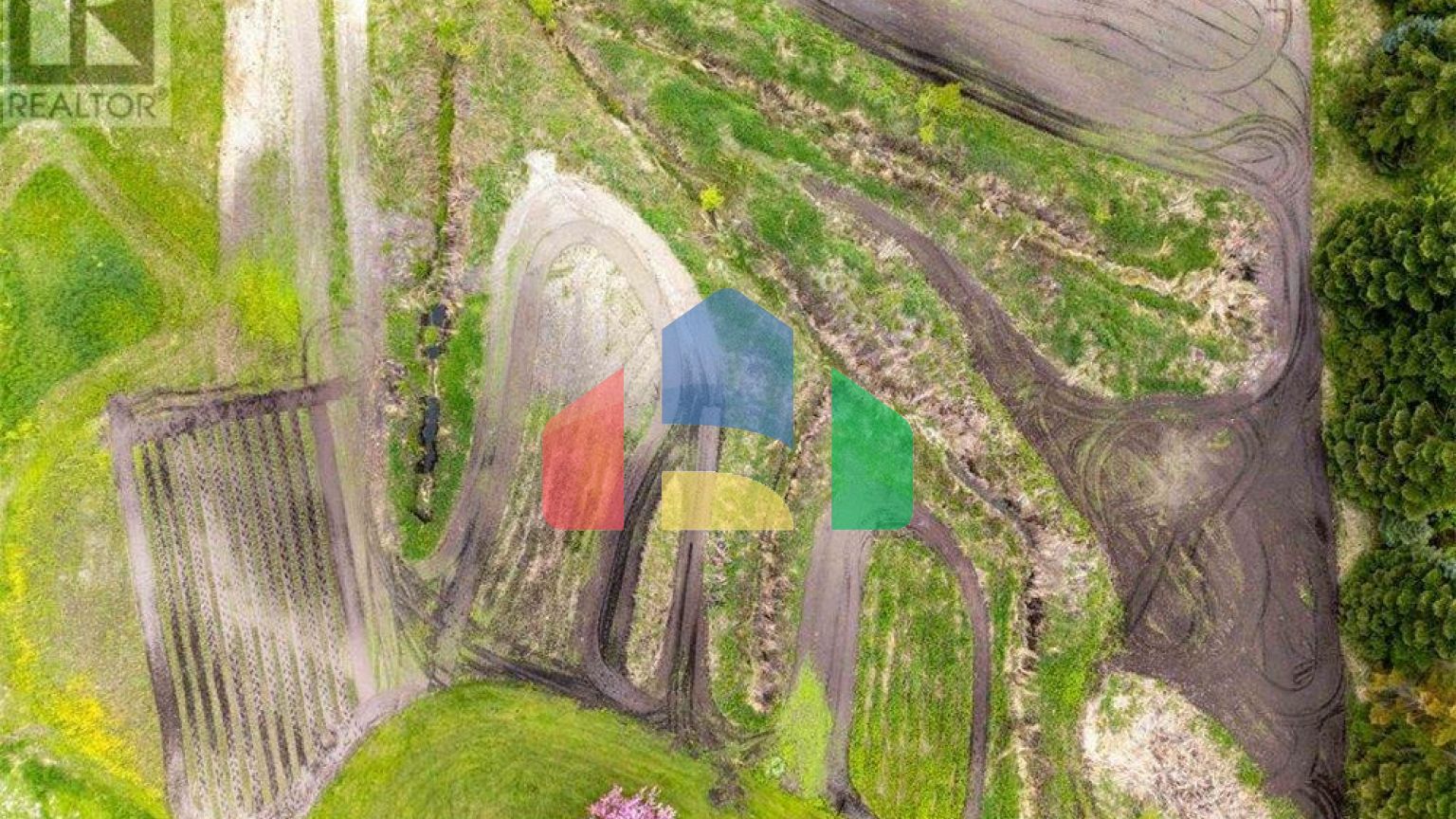 Residential - Single Family Home - Salmon Arm, Canada - Canada