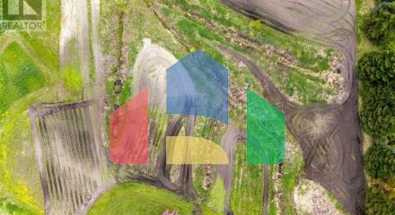 Residential - Single Family Home - Salmon Arm, Canada - Canada