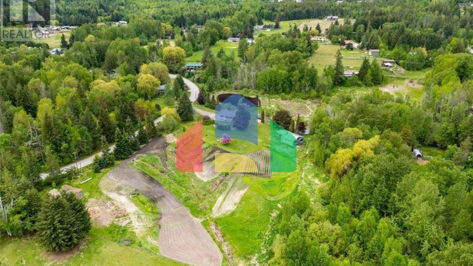 Residential - Single Family Home - Salmon Arm, Canada - Canada