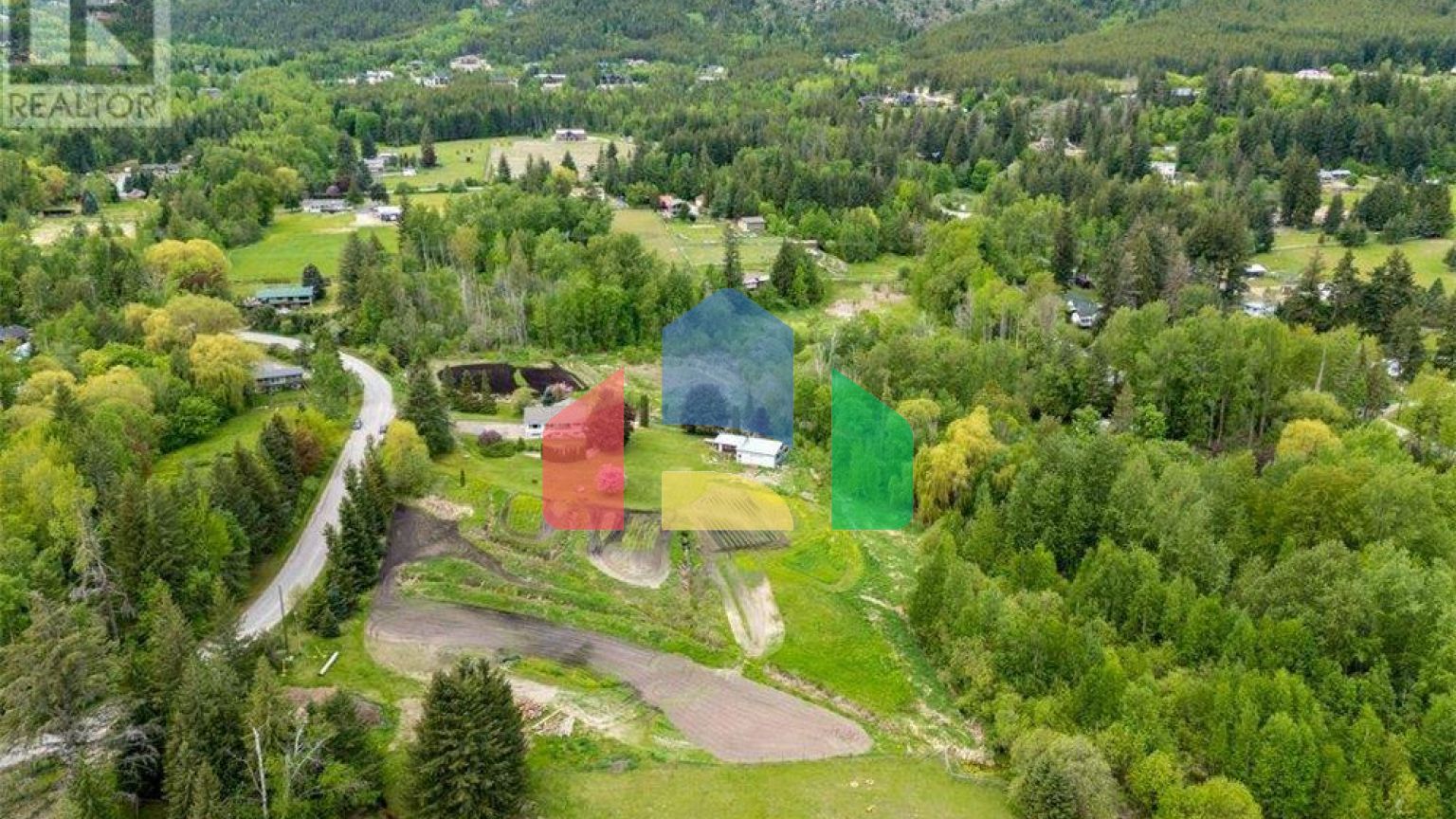 Residential - Single Family Home - Salmon Arm, Canada - Canada