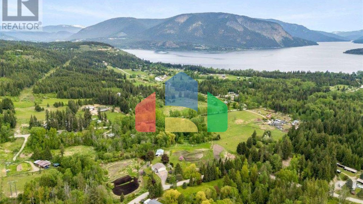 Residential - Single Family Home - Salmon Arm, Canada - Canada