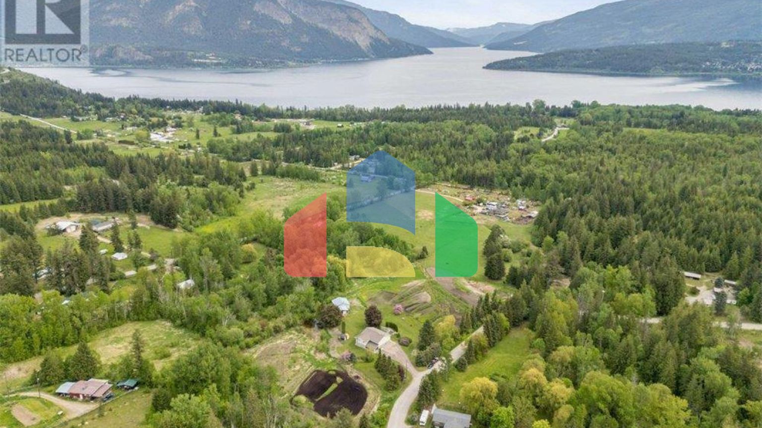 Residential - Single Family Home - Salmon Arm, Canada - Canada