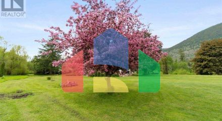 Residential - Single Family Home - Salmon Arm, Canada - Canada