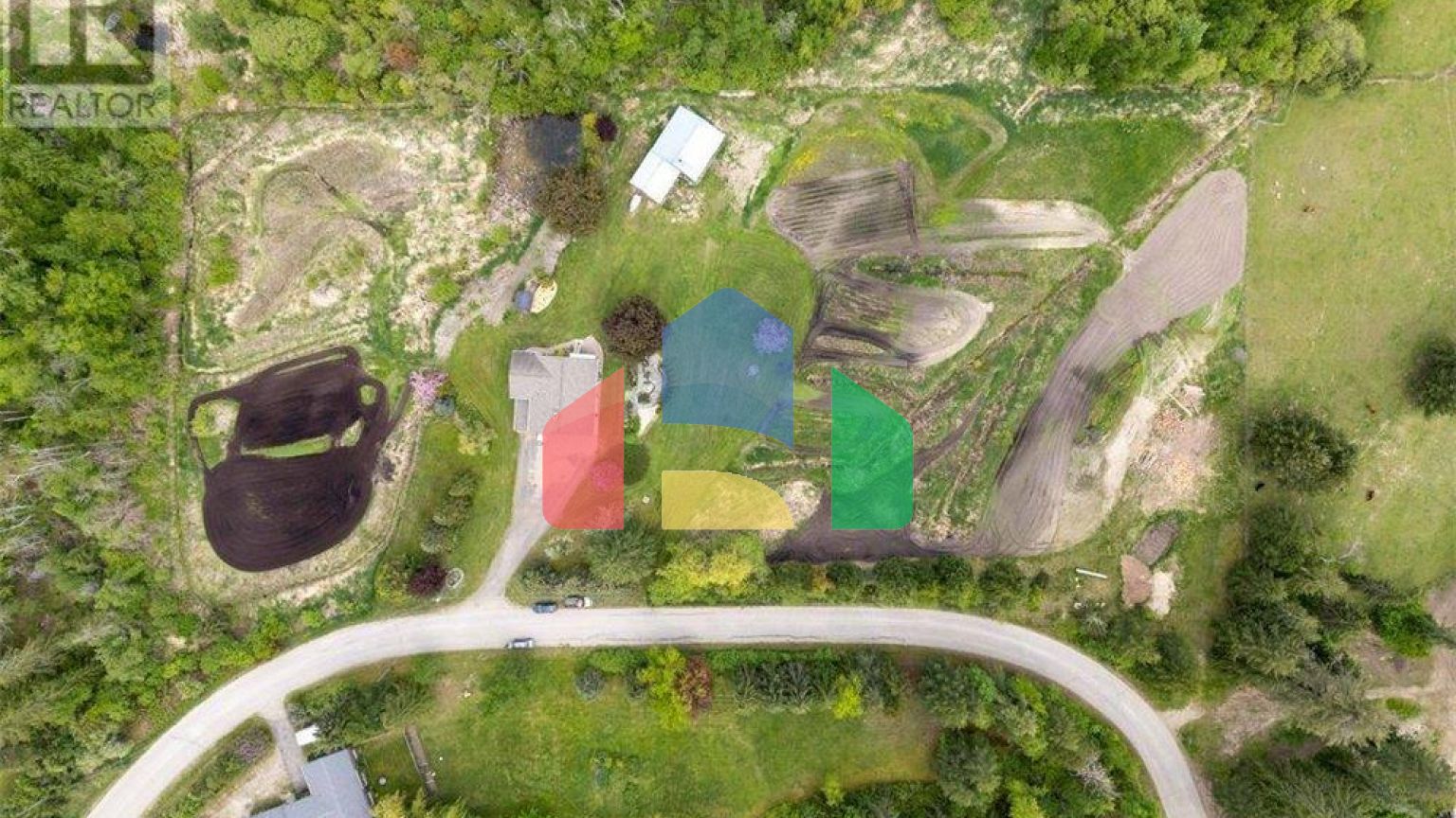 Residential - Single Family Home - Salmon Arm, Canada - Canada