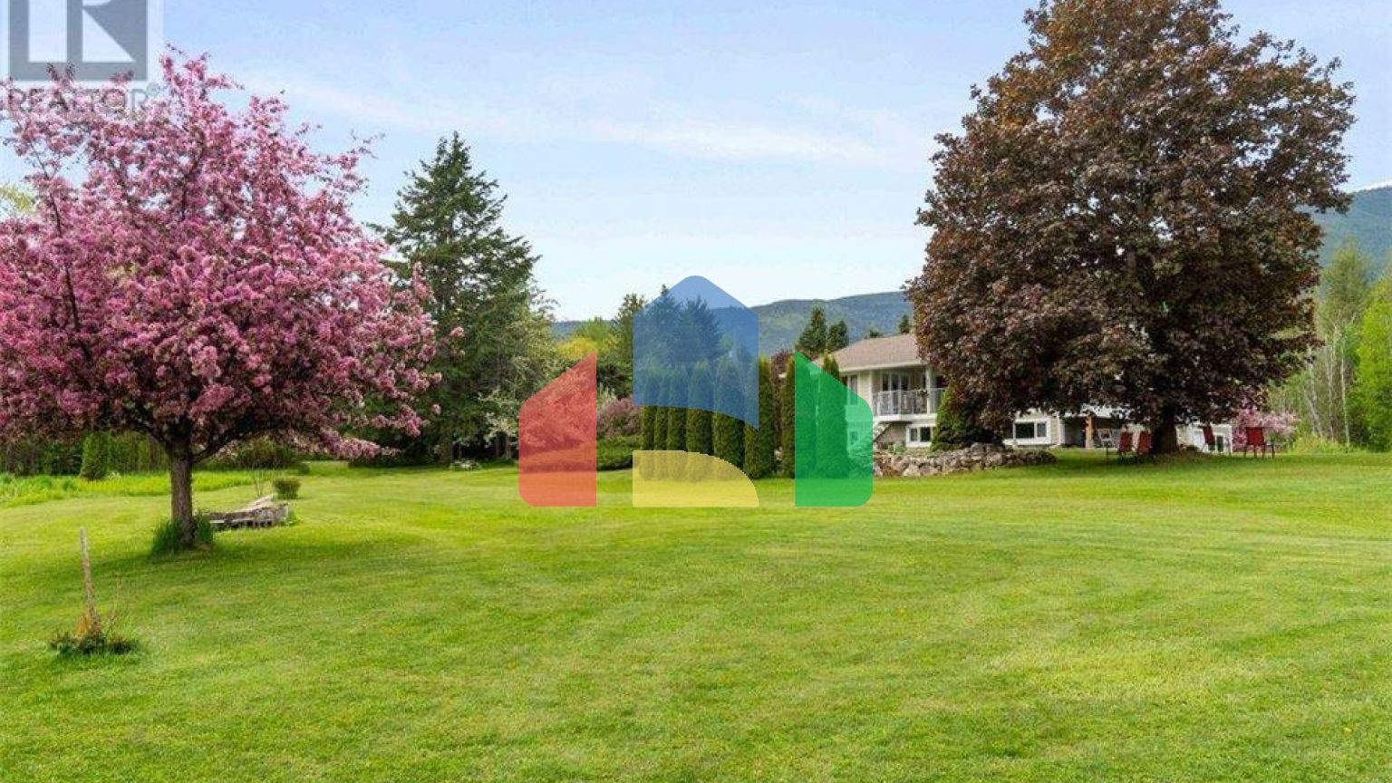 Residential - Single Family Home - Salmon Arm, Canada - Canada