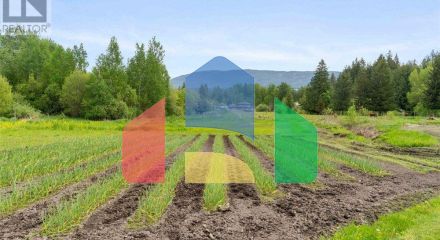 Residential - Single Family Home - Salmon Arm, Canada - Canada