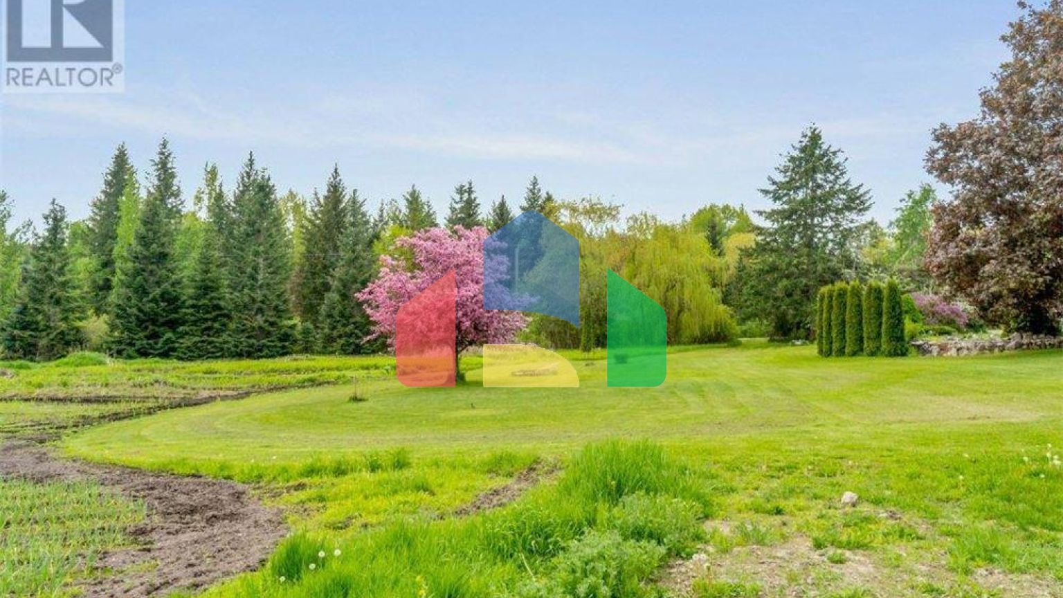 Residential - Single Family Home - Salmon Arm, Canada - Canada