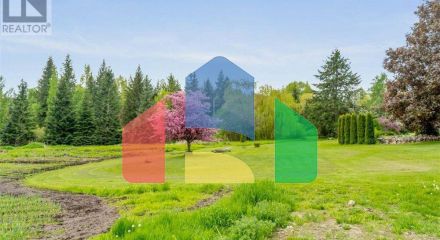 Residential - Single Family Home - Salmon Arm, Canada - Canada